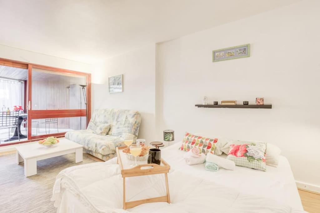 Chez Mo Apartment เลอเชอส์เนย์ ภายนอก รูปภาพ